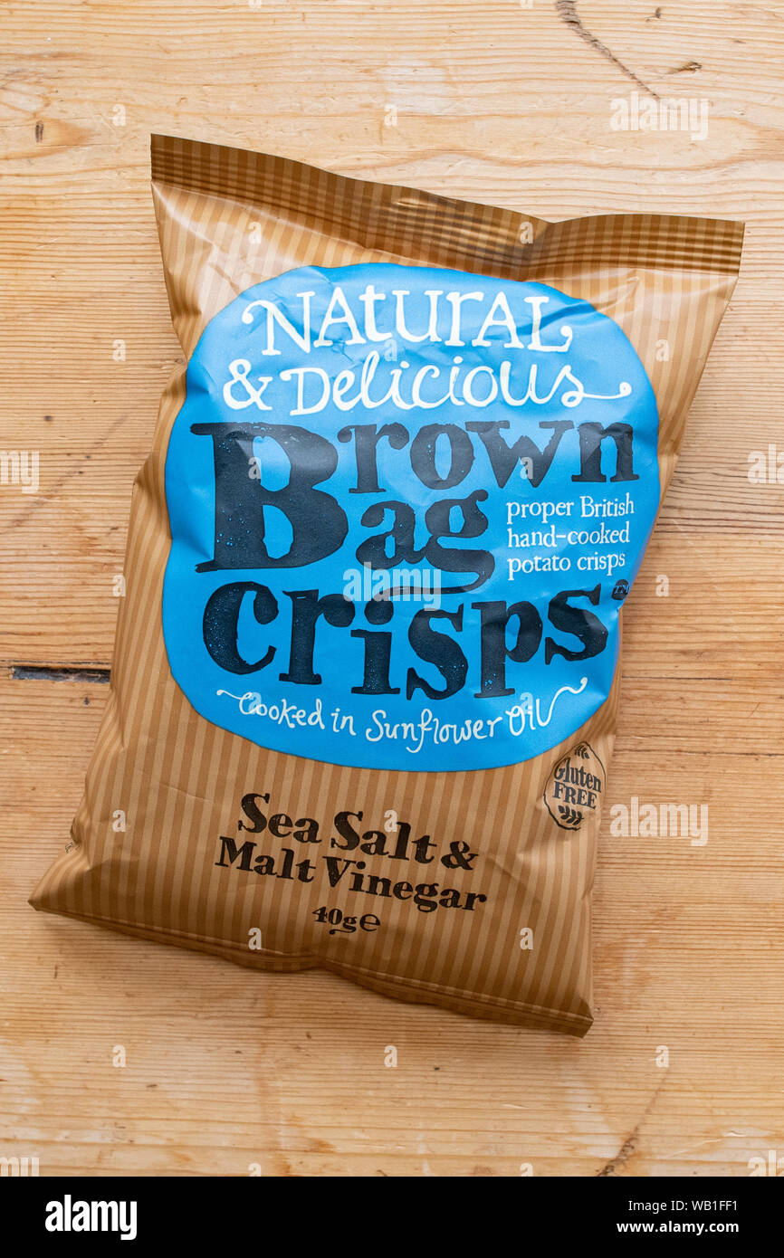 Brown Bag Chips - sel de mer et vinaigre de malt Banque D'Images