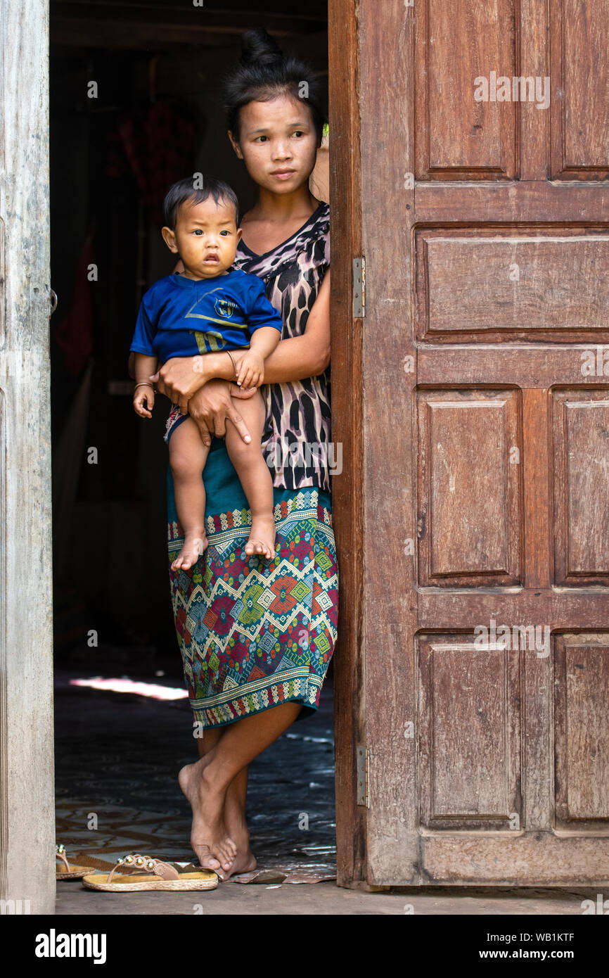 Asie, Asie, Asie du Sud-Est, Laos, village local le long de la rivière du Mékong, 30078228 Banque D'Images