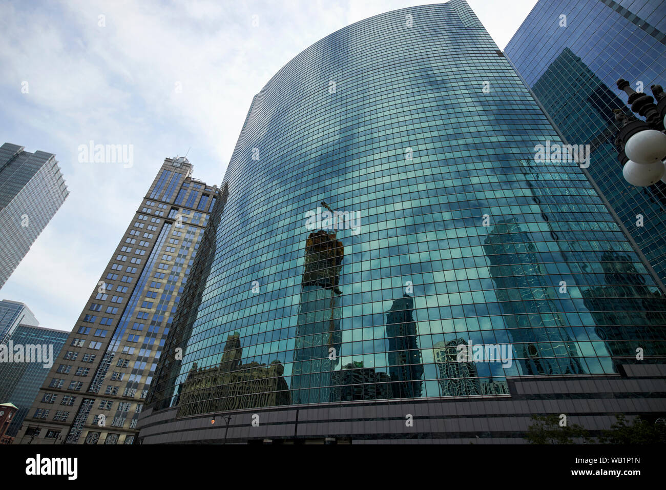 Wacker Drive 333 Immeuble de bureaux de grande hauteur avec verre incurvé Chicago Illinois Etats-Unis d'Amérique Banque D'Images