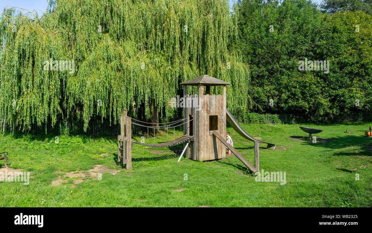 Aire de jeux en bois pour enfants, Buckinghamshire, Royaume-Uni Banque D'Images