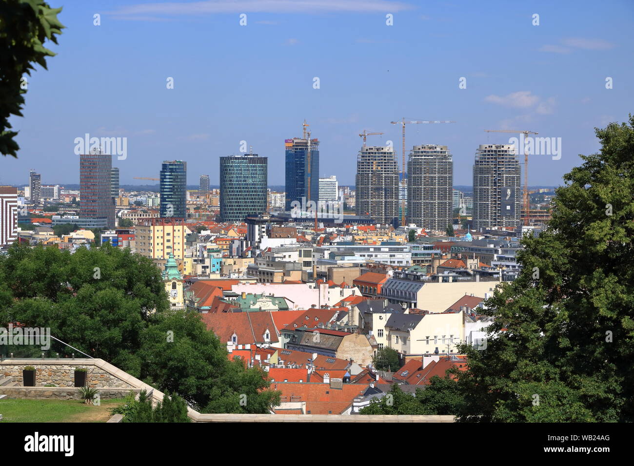 Bratislava, Slovaquie, le 18 juillet 2019 : Vue de dessus sur le magnifique vieux bâtiments dans la vieille ville de Bratislava city. La Slovaquie. Banque D'Images