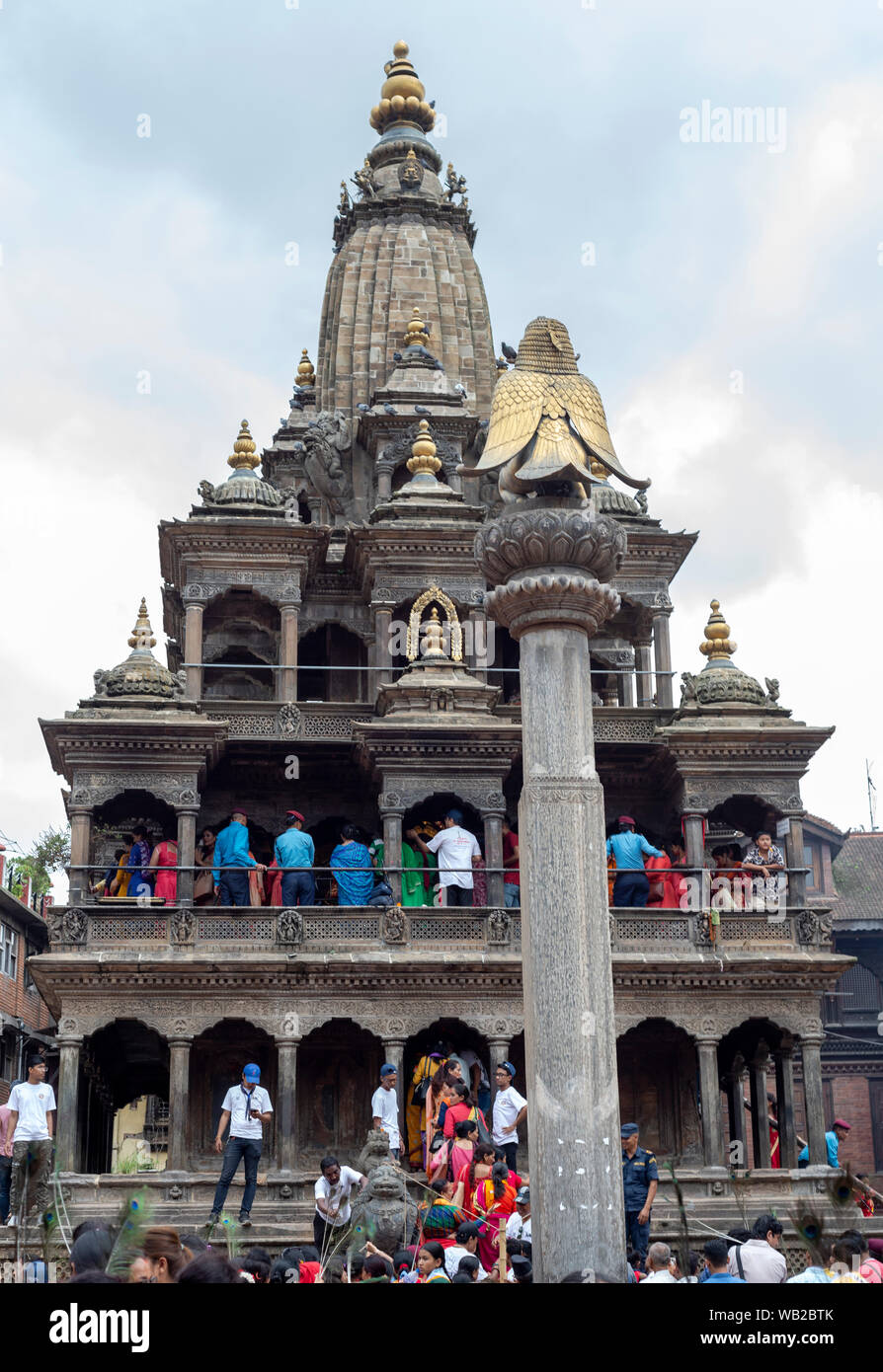 Vue sur le temple du Seigneur Krishna pendant la célébration.Krishna Janmasthami est chaque année un festival hindou aussi connu comme Janmasthami, qui est célébré pour marquer la naissance du Seigneur Krishna, le huitième Avatar de Vishnu. Banque D'Images