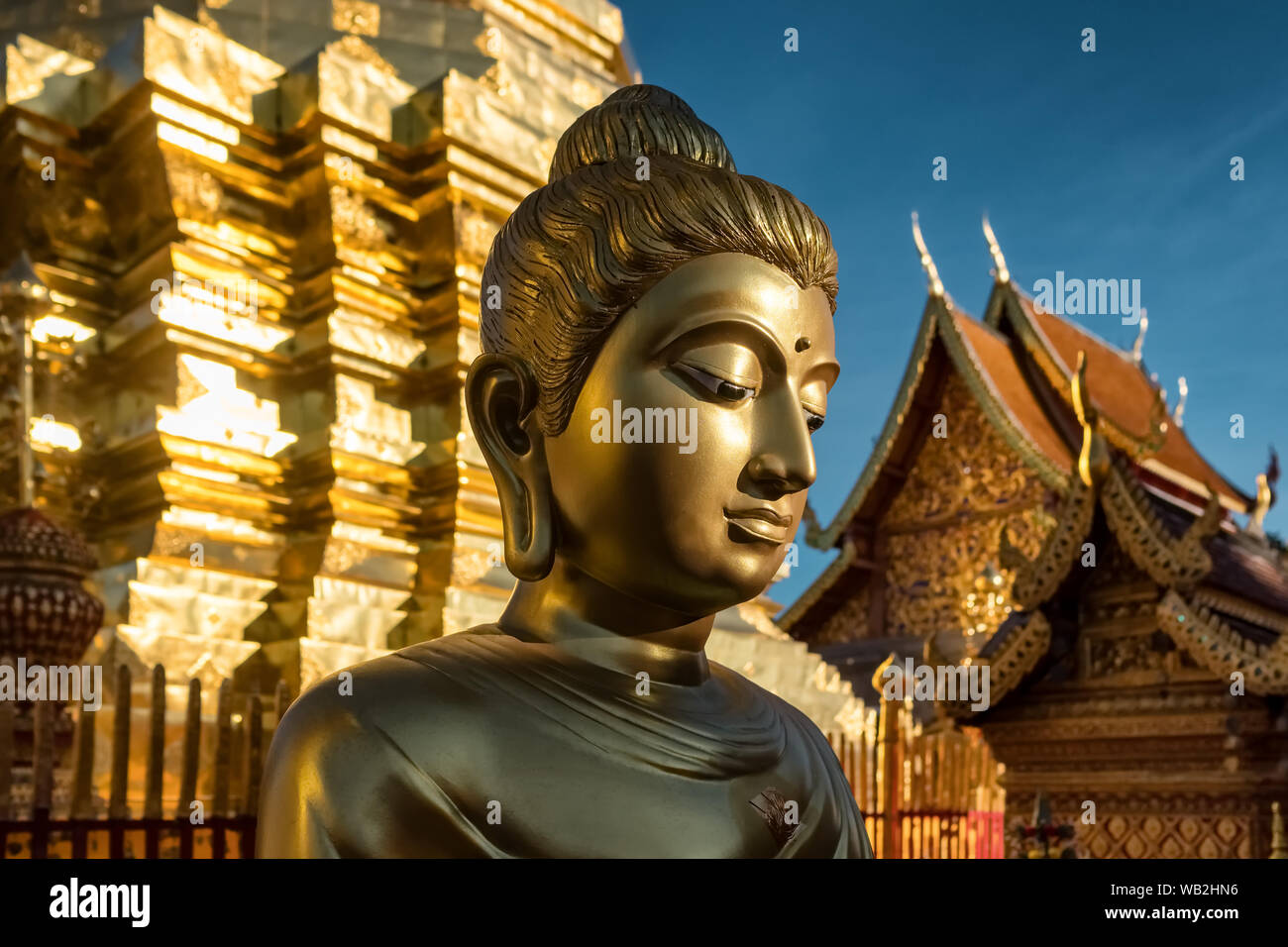 Gold buddha statue in wat phrathat doi suthep temple Banque de ...