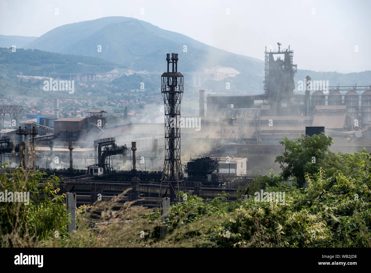 Zenica, Zenica, Bosnie. Août 23, 2019. La ville de Zenica, avec plus de 100000 residente, est le centre administratif et économique du canton de Zenica-Doboj. Elle est la ville natale de l'acier mondial de l'acier ArcelorMittal géant appartenant à l'usine billioner indien Lakshmi Mittal.La grande Zenica steelworks fonctionne sans permis valide et un certain nombre d'améliorations s'est engagé à réduire les émissions provenant de l'usine n'ont pas été faites.Bosnie souffre de certains des pays les plus hauts niveaux de pollution atmosphérique, avec Zenica parmi les plus touchés. Crédit : Matteo Trevisan/ZUMA/Alamy Fil Live News Banque D'Images