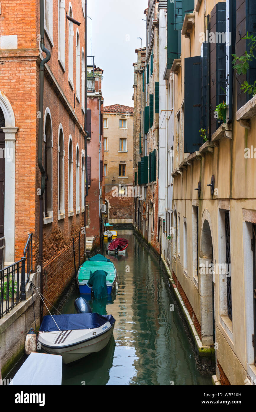 Le Rio Del Duca canal depuis le pont Ponte de le Scuole, Venise, Italie Banque D'Images