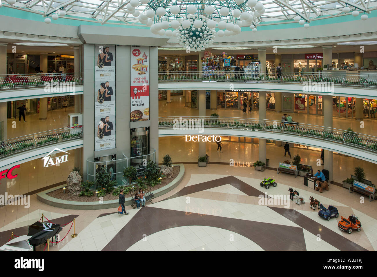 Shopping Mall en vertu de la place de l'indépendance à Minsk, en Biélorussie. Banque D'Images