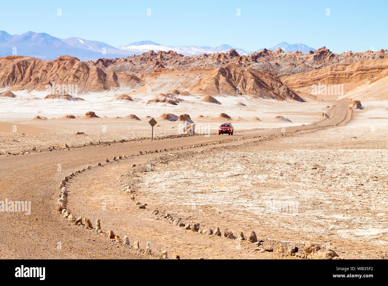 Paysage du Chili, route de terre sur la vallée de la Lune. Panorama du Chili Banque D'Images