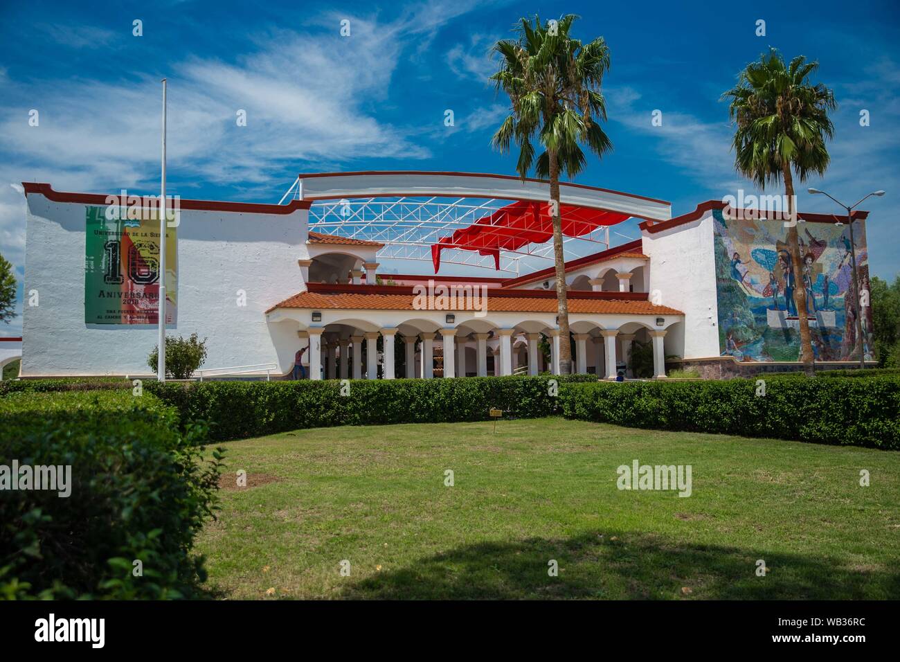 Universidad de la Sierra dans la ville de Moctezuma, Sonora, Mexique. (© Photo : LuisGutierrez NortePhoto.com). / étudiants Universidad de la Sierra en el pueblo de Moctezuma, Sonora, Mexique. (© Photo : LuisGutierrez NortePhoto.com) / Banque D'Images