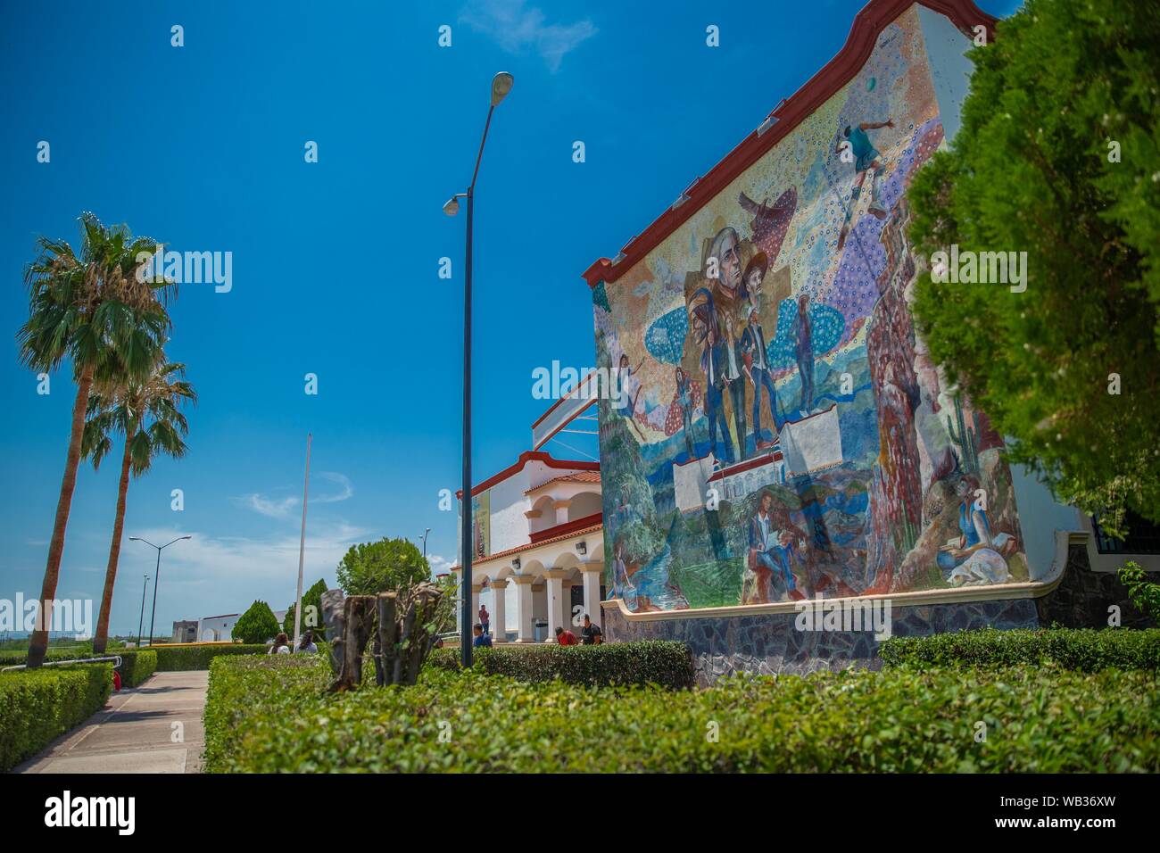 Universidad de la Sierra dans la ville de Moctezuma, Sonora, Mexique. (© Photo : LuisGutierrez NortePhoto.com). / étudiants Universidad de la Sierra en el pueblo de Moctezuma, Sonora, Mexique. (© Photo : LuisGutierrez NortePhoto.com) / Banque D'Images