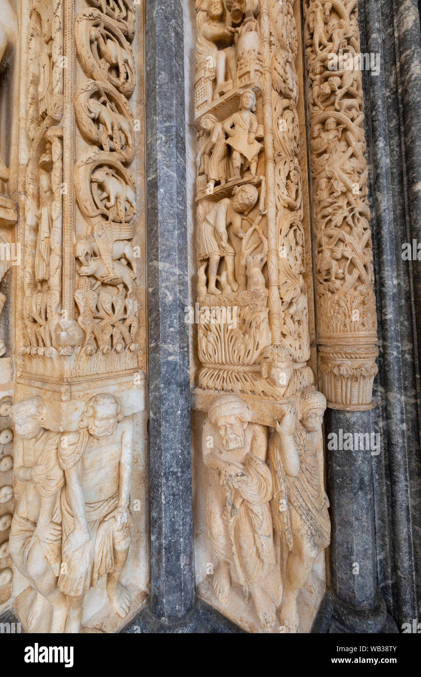 L'extérieur de sculptures de la cathédrale de Saint-Laurent, Trogir, Croatie, Europe Banque D'Images