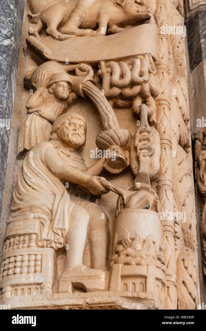 L'extérieur de sculptures de la cathédrale de Saint-Laurent, Trogir, Croatie, Europe Banque D'Images