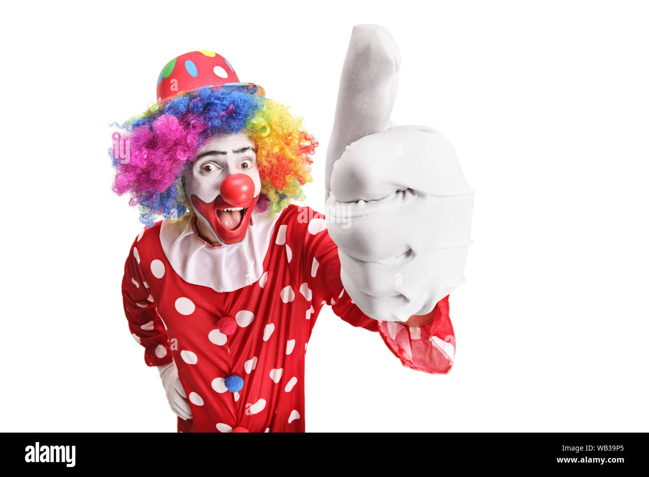 Happy funny clown montrant un pouce vers le haut signe isolé sur fond blanc Banque D'Images