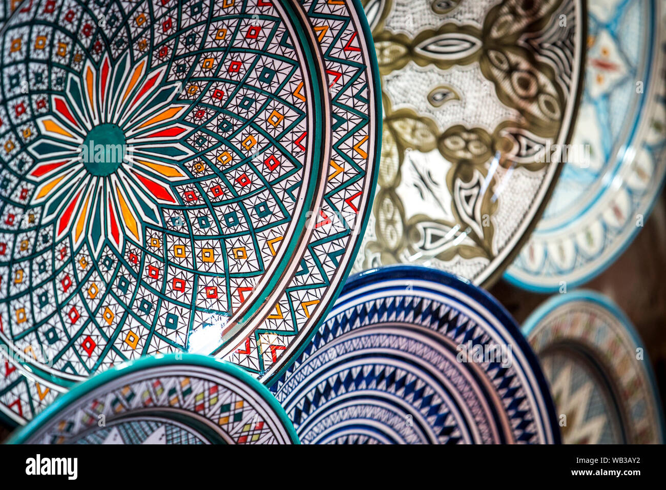 La céramique marocaine sur le marché. Banque D'Images