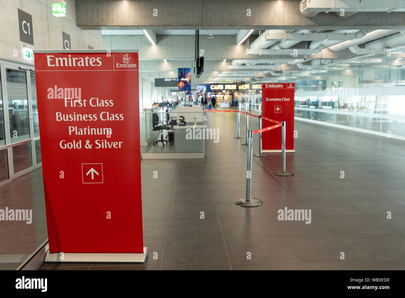 La Hongrie, Budapest - circa 2019 : unis zone d'enregistrement des compagnies aériennes à l'Aéroport de Budapest. L'Aéroport de Budapest Liszt Ferenc, est le principal aéroport civil pour Banque D'Images