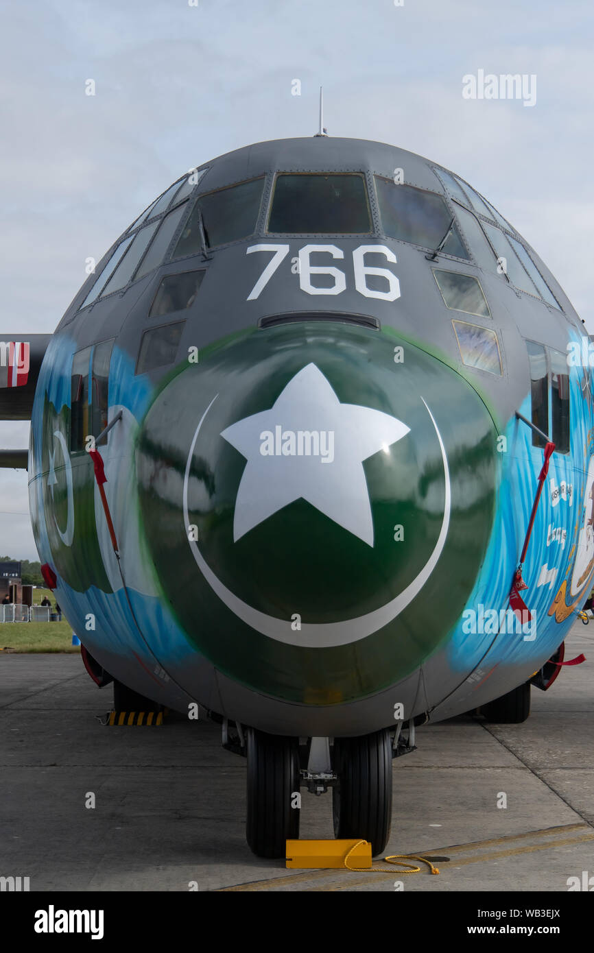 Nez peint de la Pakistan Air Force Locheed C-130E Hercules vu en exposition statique. Banque D'Images