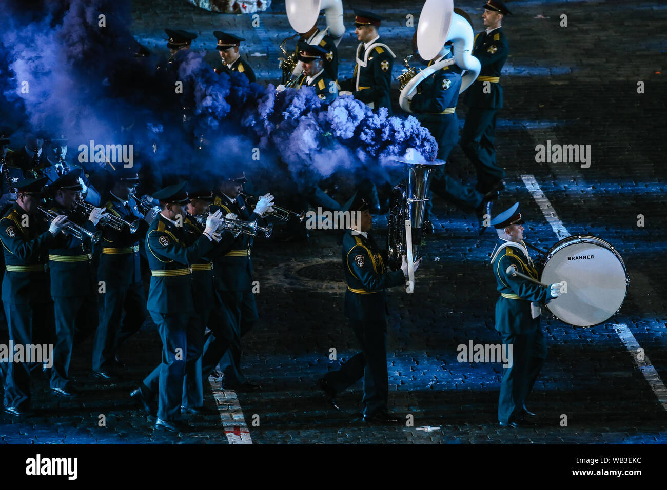 Moscou, Russie. Août 23, 2019. Membres d'une bande de Russie effectuer au cours de la journée d'ouverture de la "tour" passkaya Militaire International Music Festival à Moscou, Russie, le 23 août 2019. Le festival de musique militaire annuel ouvert le vendredi sur la Place Rouge à Moscou, et ce jusqu'au 1 septembre. Credit : Evgeny Sinitsyn/Xinhua/Alamy Live News Banque D'Images