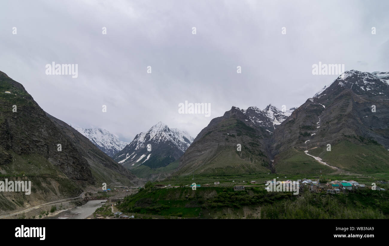 Chandra bhaga river dans Medellin, Lahaul Himalaya - Banque D'Images