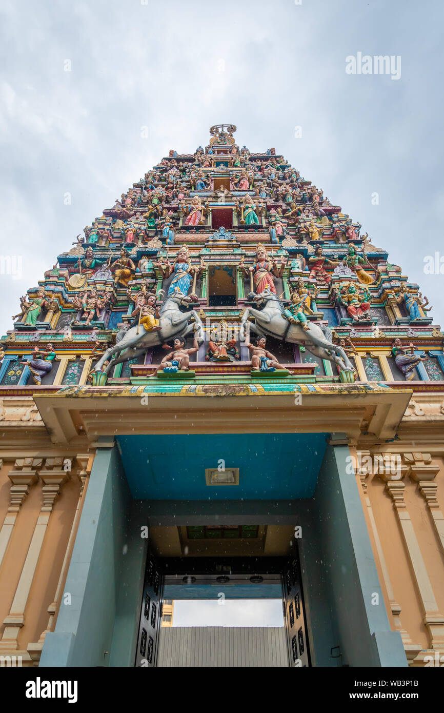 Temple Sri Mahamariamman tour principale avec des chiffres dans l'un des plus vieux temple hindou de Kuala Lumpur Banque D'Images