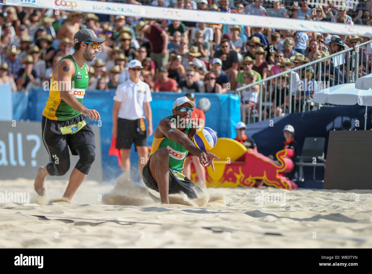 Au cours d'EVANDRO RICEZIONE Gstaad Grand 2019 - Jour 5 - finale - Uomini, Gstaad, Italie, 13 juillet 2019, le volley-ball Beach Volley Banque D'Images