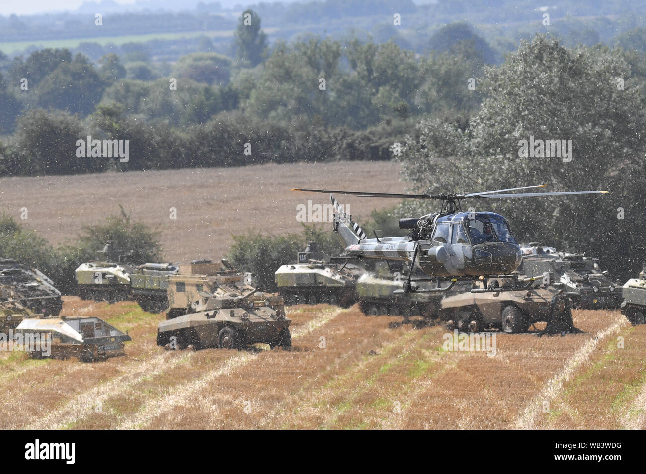 L'air sur des chars, camions et montrer la puissance de feu, dans le village de Dunchurch dans le Warwickshire. Banque D'Images