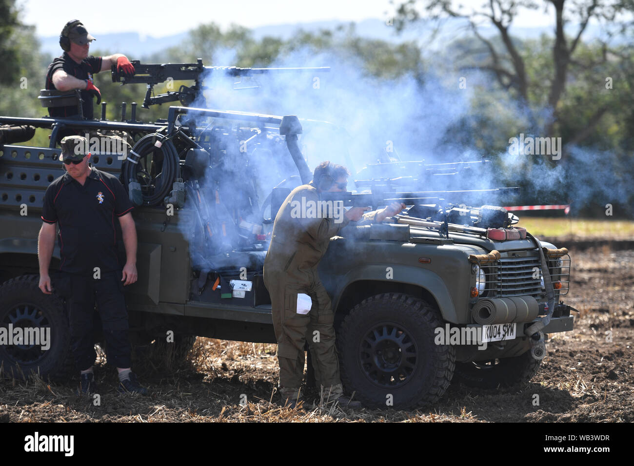 L'air sur des chars, camions et montrer la puissance de feu, dans le village de Dunchurch dans le Warwickshire. Banque D'Images