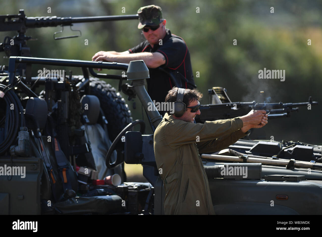 L'air sur des chars, camions et montrer la puissance de feu, dans le village de Dunchurch dans le Warwickshire. Banque D'Images