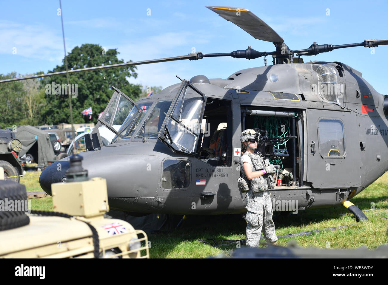 L'air sur des chars, camions et montrer la puissance de feu, dans le village de Dunchurch dans le Warwickshire. Banque D'Images