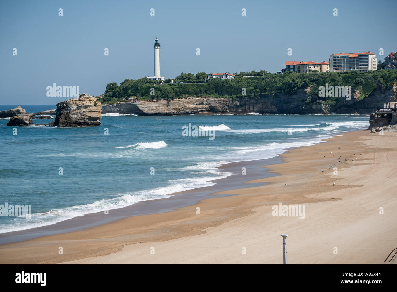 24 août 2019, la France (France), Biarritz : le 'Grand Plage' beach est déserté au début du sommet du G7. La France occupe la présidence tournante du G7 sommet des grands pays industrialisés. Photo : Michael Kappeler/dpa Banque D'Images