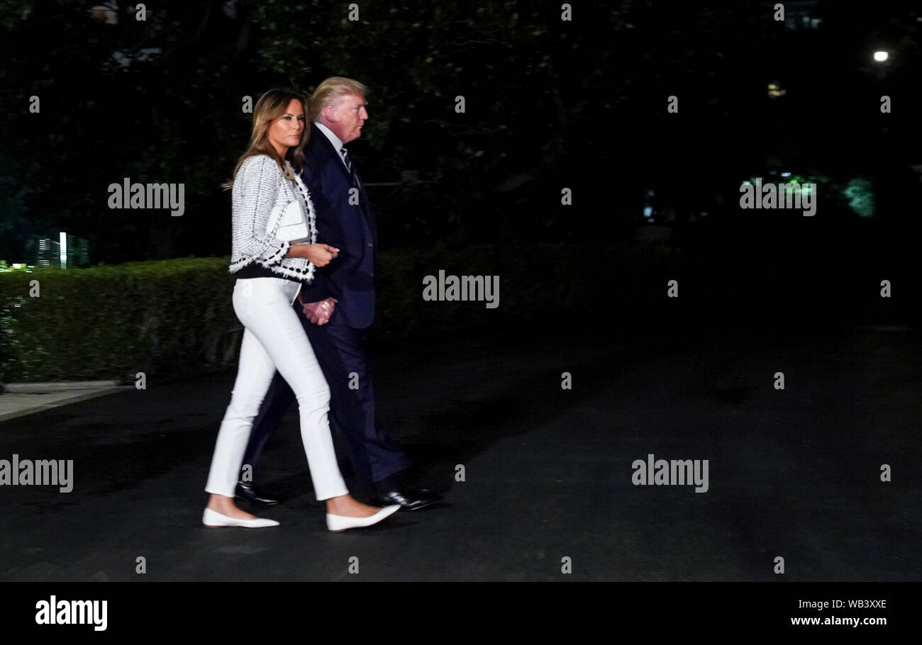 Le Président des Etats-Unis, Donald J. Trump et la Première dame Melania Trump quittent la Maison Blanche à Washington, DC en route vers Joint Base Andrews où ils se rendront à la 45e sommet du G7 de Biarritz, France le Vendredi, Août 23, 2019.Crédit : Leigh Vogel/piscine par CNP /MediaPunch Banque D'Images