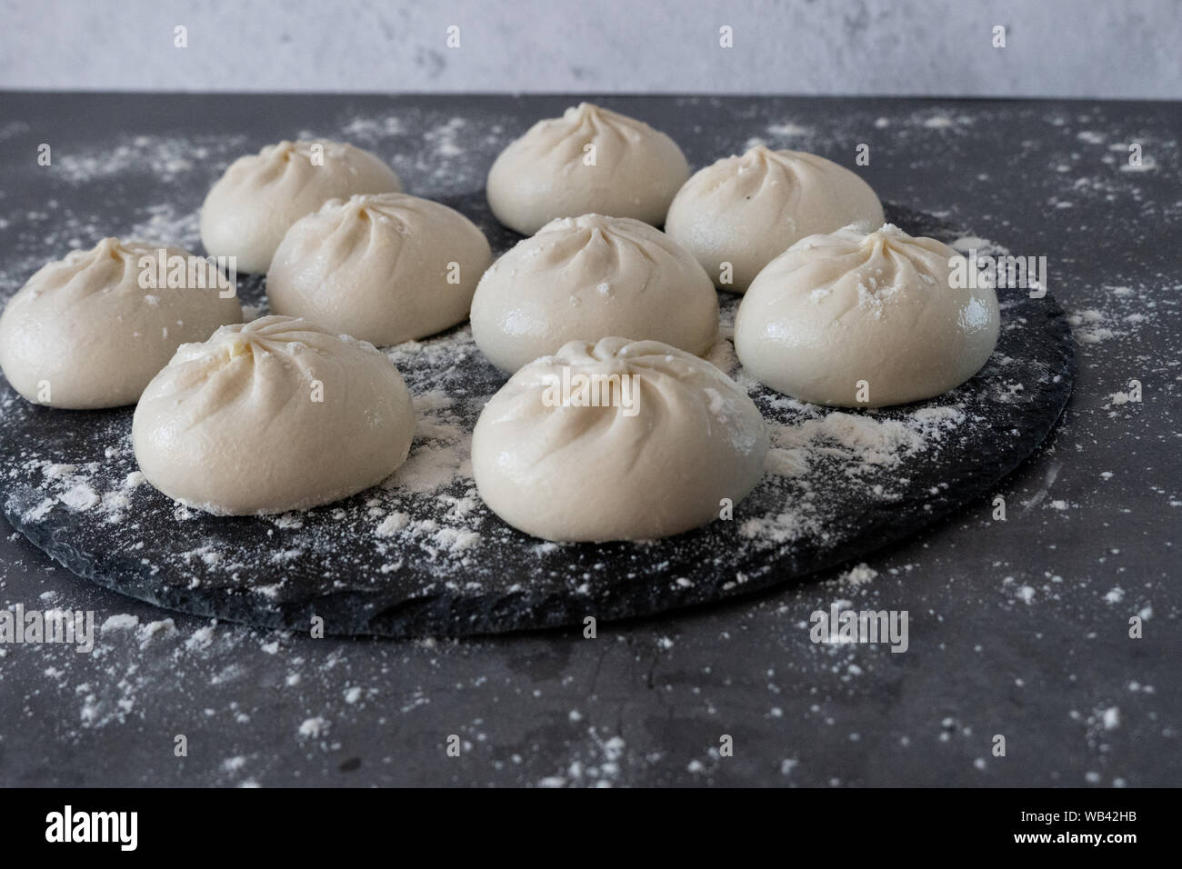 Cuisine maison georgienne appelé khinkali. Cuisine géorgienne. Espace libre pour le texte. Vue d'en haut. Banque D'Images