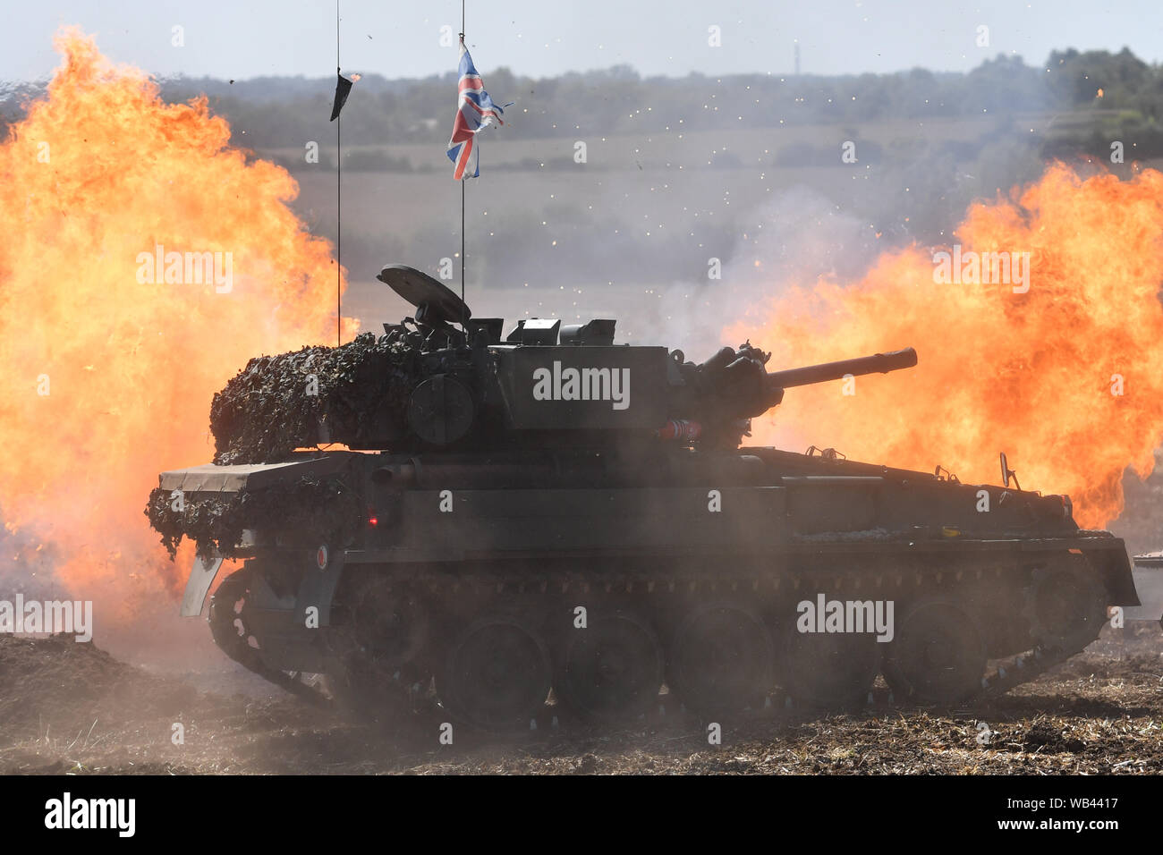 L'air sur des chars, camions et montrer la puissance de feu, dans le village de Dunchurch dans le Warwickshire. Banque D'Images