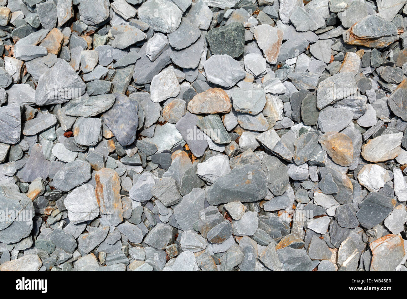 Agrégats décoratifs chipping ardoise lutte contre les mauvaises herbes la couverture du sol à partir d'un point de vue frais généraux Banque D'Images