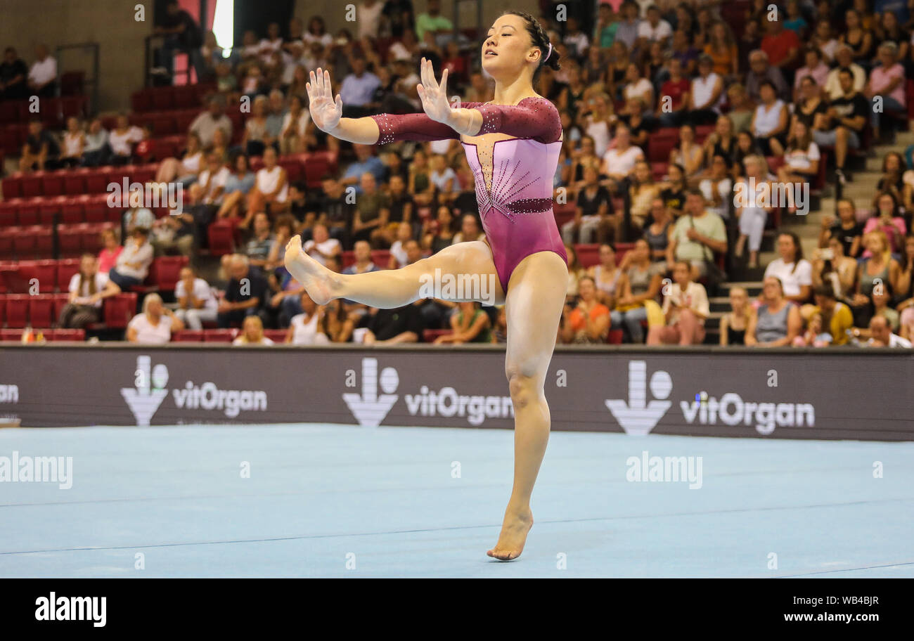 Stuttgart, Allemagne. Août 24, 2019. La gymnastique : 1ère qualification Coupe du monde, les femmes dans le Scharrena Stuttgart. Bui Kim's sur le sol. Credit : Christoph Schmidt/dpa/Alamy Live News Banque D'Images