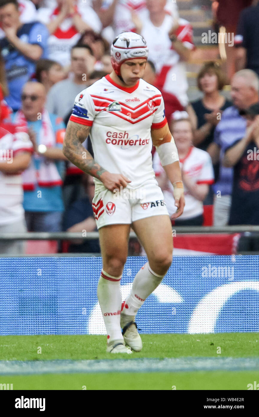 Londres, Royaume-Uni. Août 24, 2019. THEO FAGES de St Helens RLFC scores pour le rendre 4-12 au cours de la Ladbrokes Challenge Cup match final entre St Helens et Warrington Wolves au stade de Wembley, Londres, Angleterre le 24 août 2019. Photo de Ken d'Étincelles. Usage éditorial uniquement, licence requise pour un usage commercial. Aucune utilisation de pari, de jeux ou d'un seul club/ligue/dvd publications. Credit : UK Sports Photos Ltd/Alamy Live News Banque D'Images