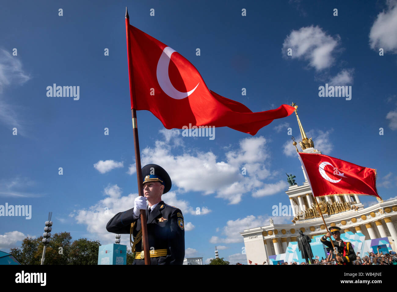 Turkish Soldier On Turkish Flag Banque D Image Et Photos Alamy