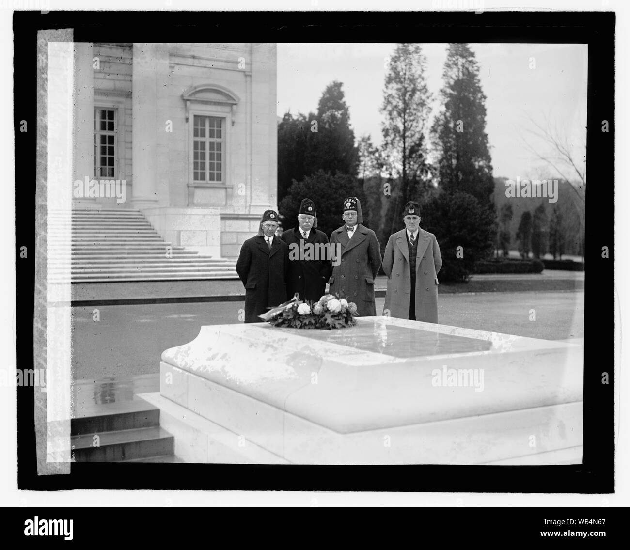 Edw. W. Libbey, Ed. S. Schmid, juge T.P. Walther, A.P. Fenton, 11/16/27 Résumé/moyenne : 1 négatif : vitrage ; 4 x 5 in. ou moins Banque D'Images