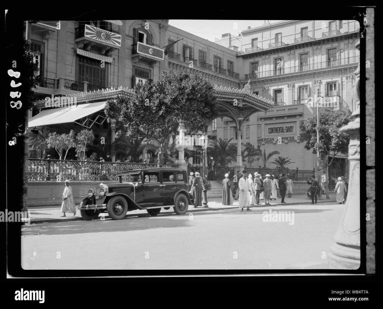 L'Égypte. Le Caire. Hôtels. Sémiramis. Une vue de Caire du toit de l'hôtel Semiramis, à E., Continental Savoy Résumé entrée/moyenne : G. Eric et Edith Matson Photograph Collection Banque D'Images