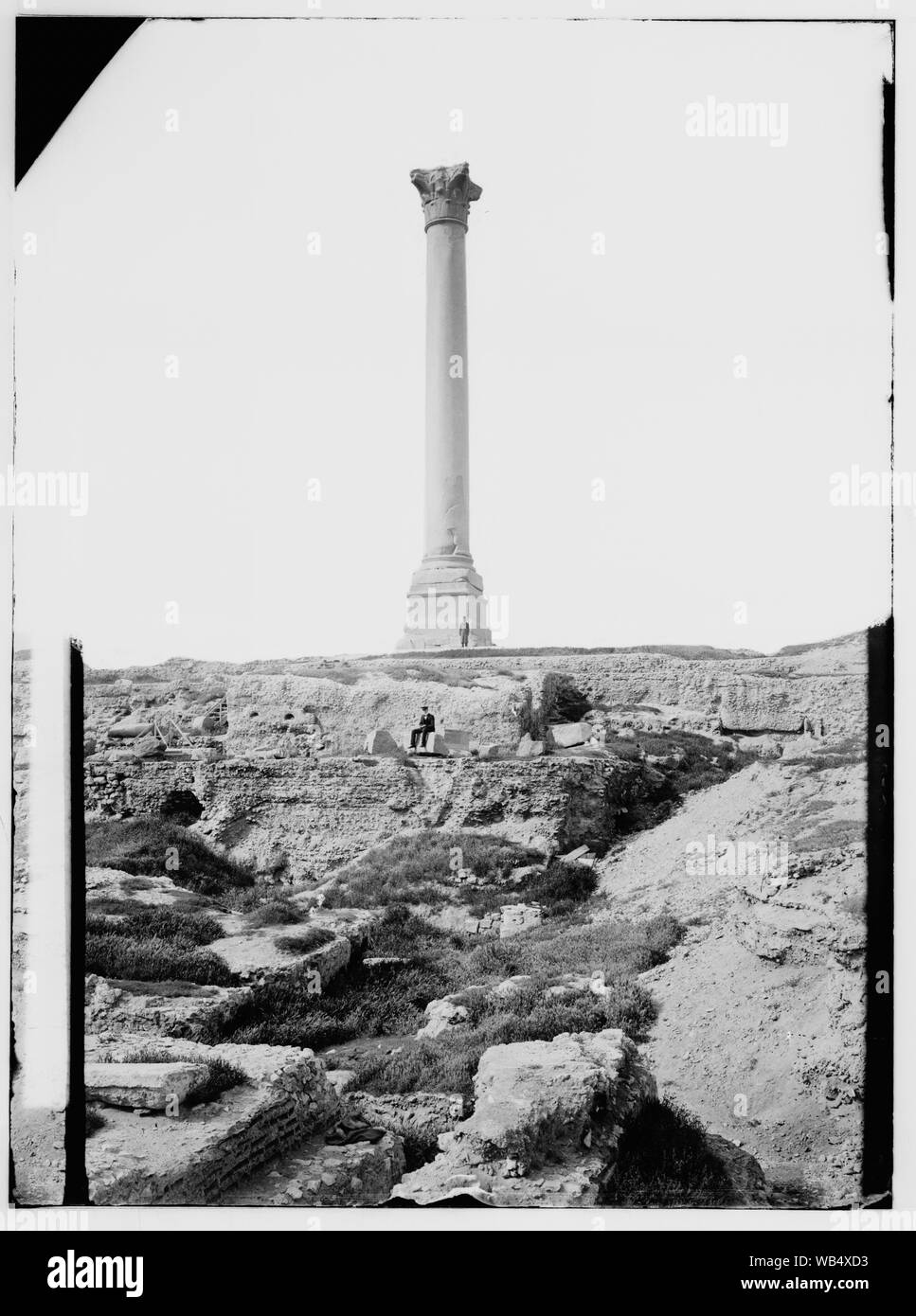 Vues égyptien ; Alexandrie (Iskanderiyeh). La colonne de Pompée Abstract/medium : G. Eric et Edith Matson Photograph Collection Banque D'Images