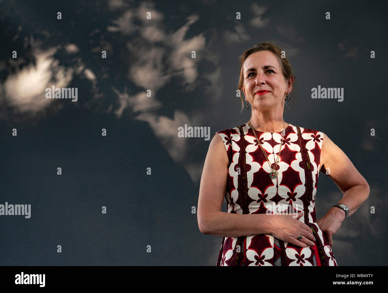 Edinburgh, Ecosse, Royaume-Uni. Août 24, 2019. Kirsty Wark. Broadcaster Kirsty Wark, le nouveau livre de la Chambre par le Loch est un mystère familial situé sur les rives du Loch Doon. Credit : Iain Masterton/Alamy Live News Banque D'Images