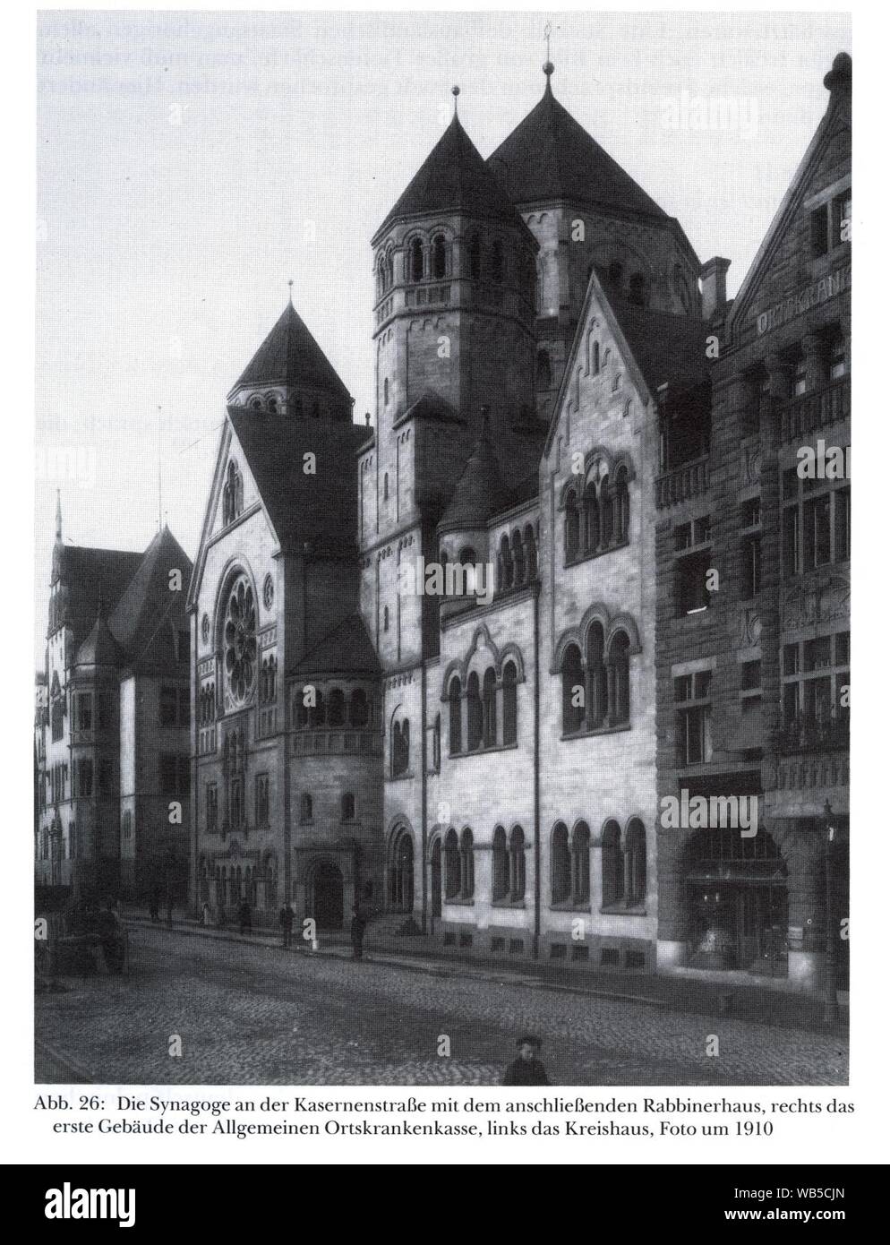 Düsseldorf, an der Synagoge Kasernenstraße mit dem Rabbinerhaus anschließenden, rechts das erste Gebäude der Allgemeinen Ortskrankenkasse, liens das Kreishaus. Foto um 1910. Banque D'Images