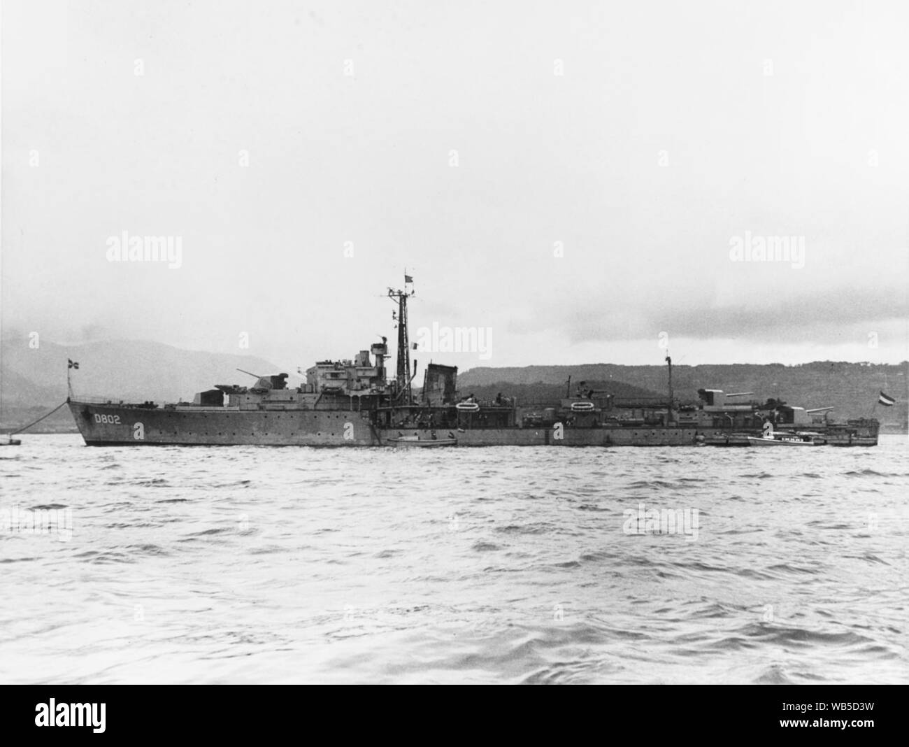Destroyer néerlandais Hr.Mme Evertsen (D802) à Yokosuka, le 11 janvier 1951 (80-G-708163). Banque D'Images
