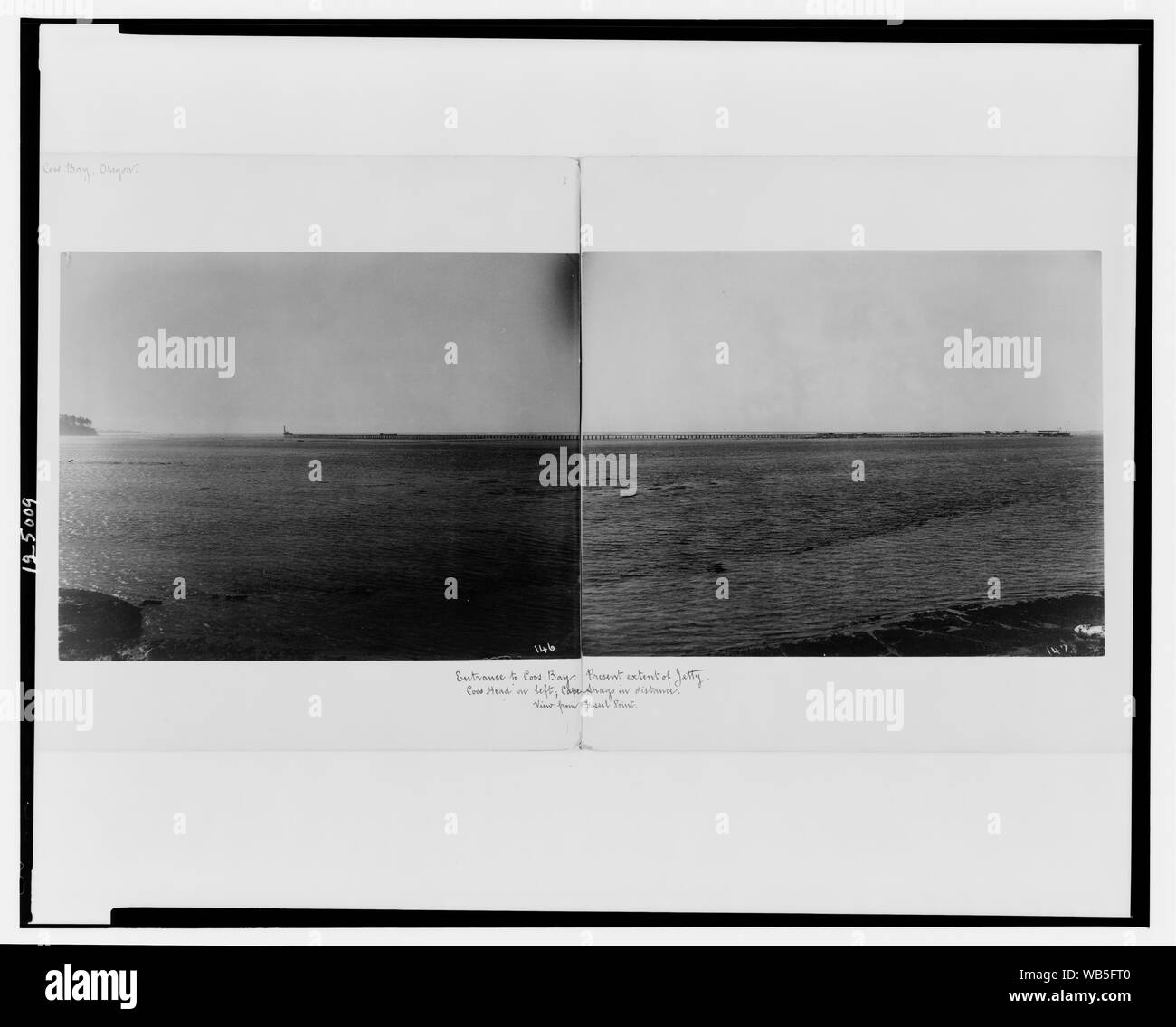 Entrée de Coos Bay--présent mesure--jetée de Coos Head sur la gauche ; Cape Arago à distance--Vue du Fossil Point Abstract/moyenne : 1 tirage photographique. Banque D'Images