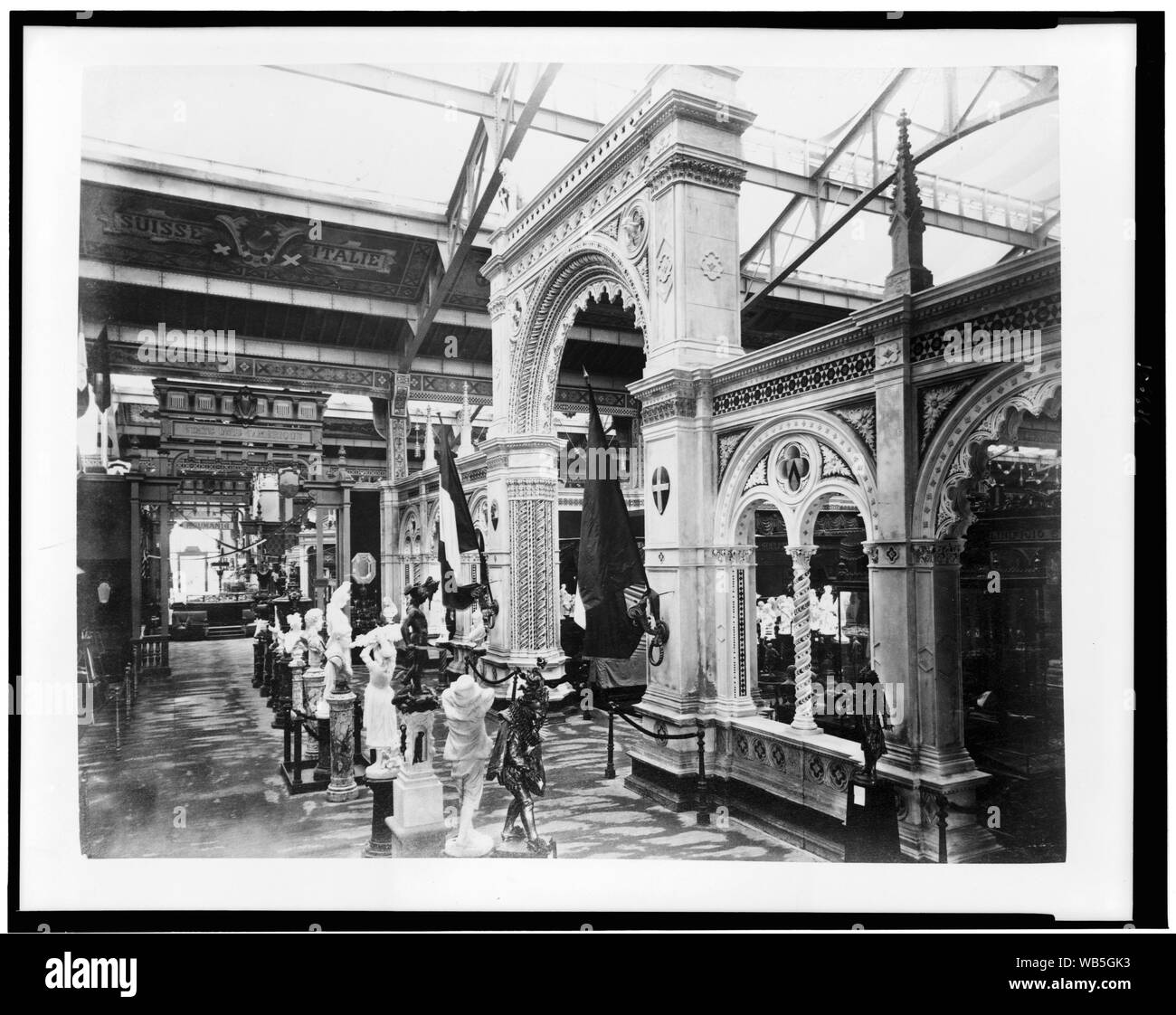 Entrée de la pièce italienne dans le Palais d'industries diverses, l'Exposition de Paris, 1889 Abstract/moyenne : 1 : Easy-PhotoPrint albumen. Banque D'Images