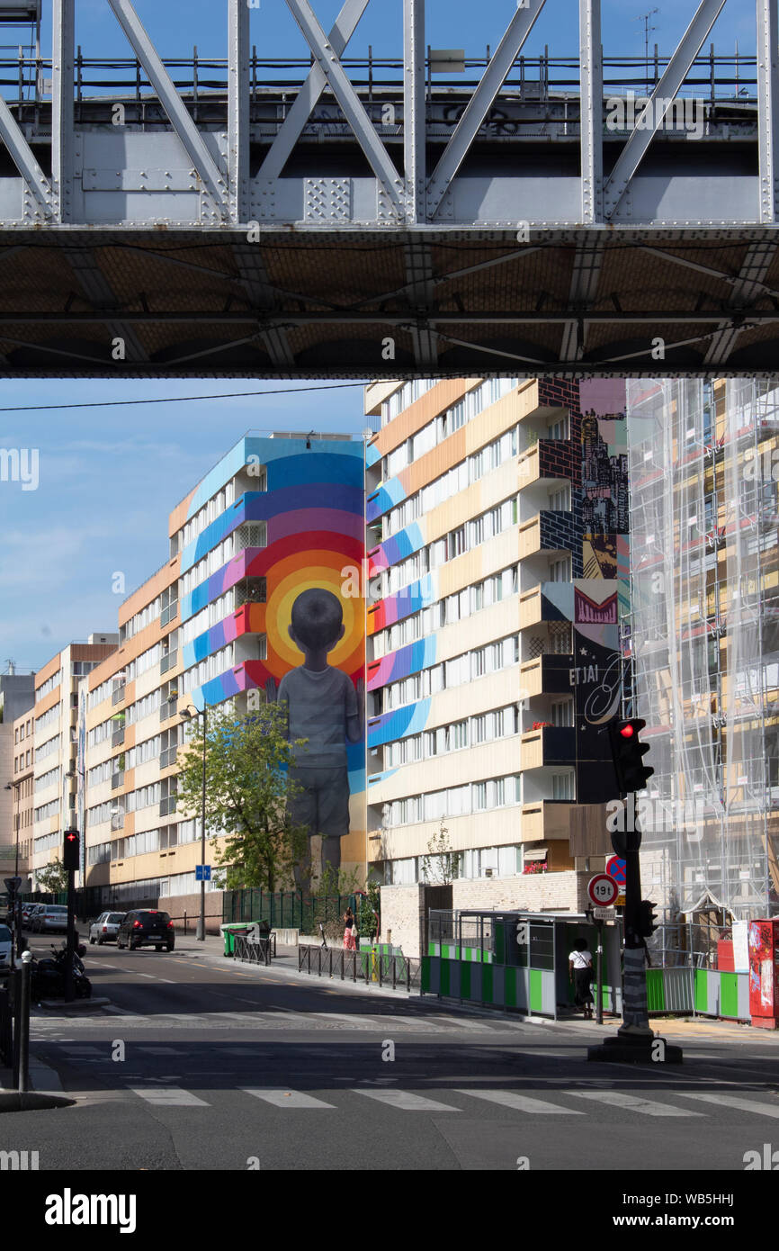 L'art de rue sur les bâtiments le long du Boulevard Vincent Auriol, Paris, France Banque D'Images