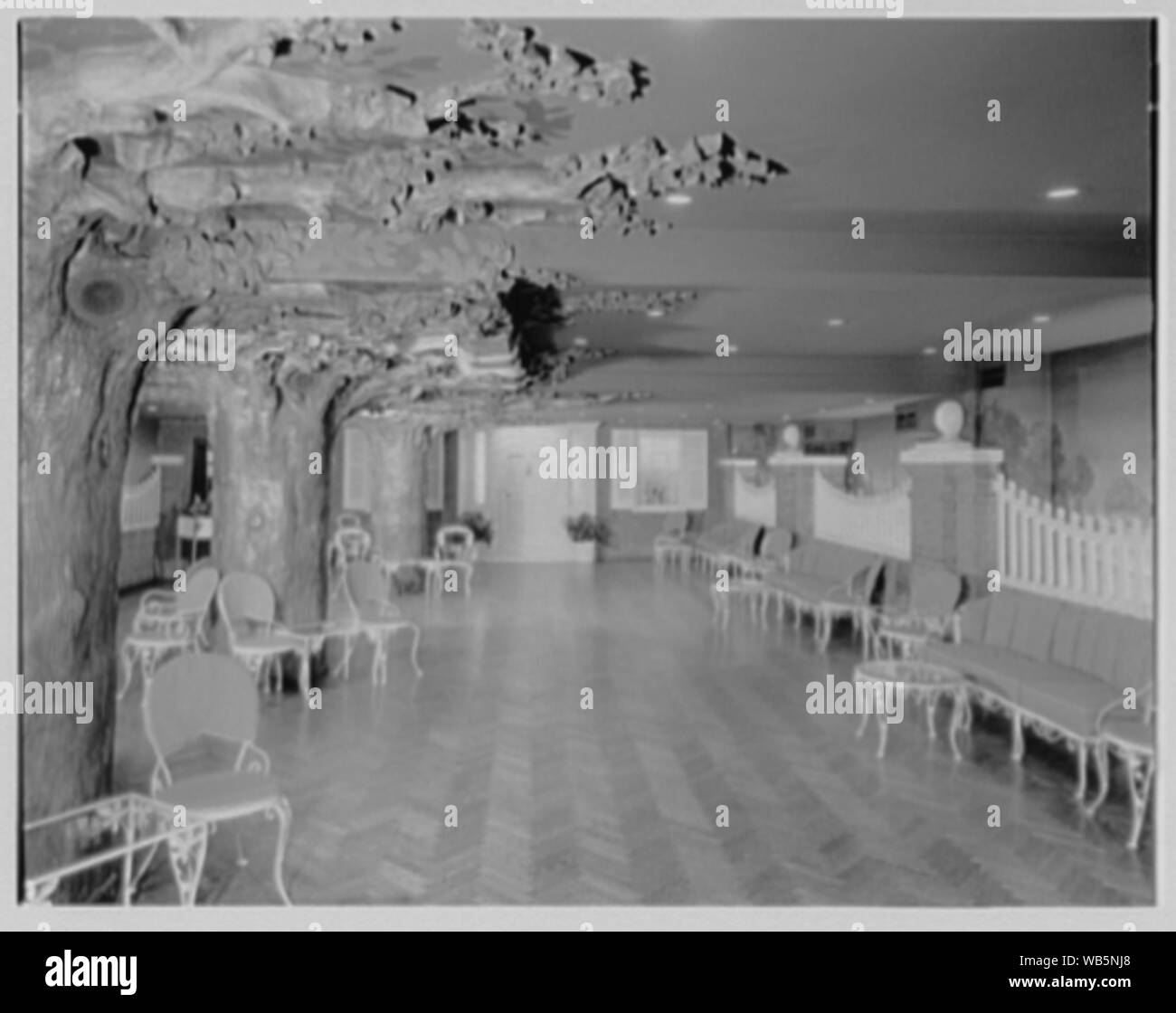 L'Essex House, colonnades. Abstract/medium : Gottscho-Schleisner Collection Banque D'Images