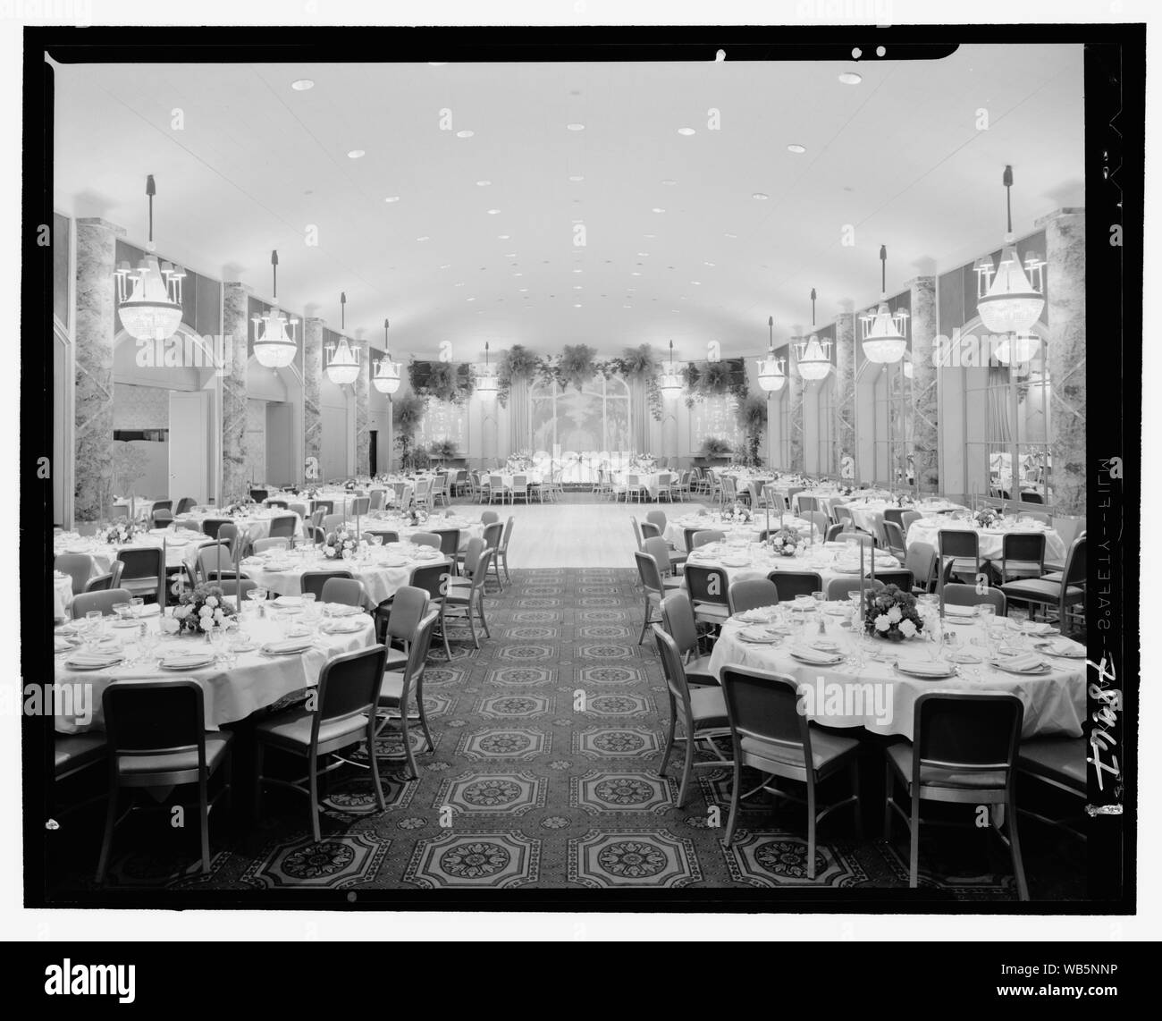 L'Essex House, colonnades. Abstract/medium : Gottscho-Schleisner Collection Banque D'Images