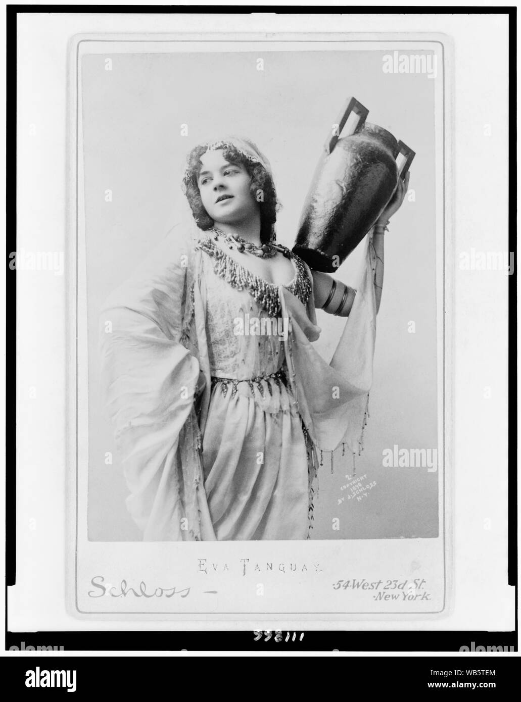 Eva Tanguay / Schloss. Abstract/moyenne : 1 impression photographique sur la carte du cabinet. Banque D'Images