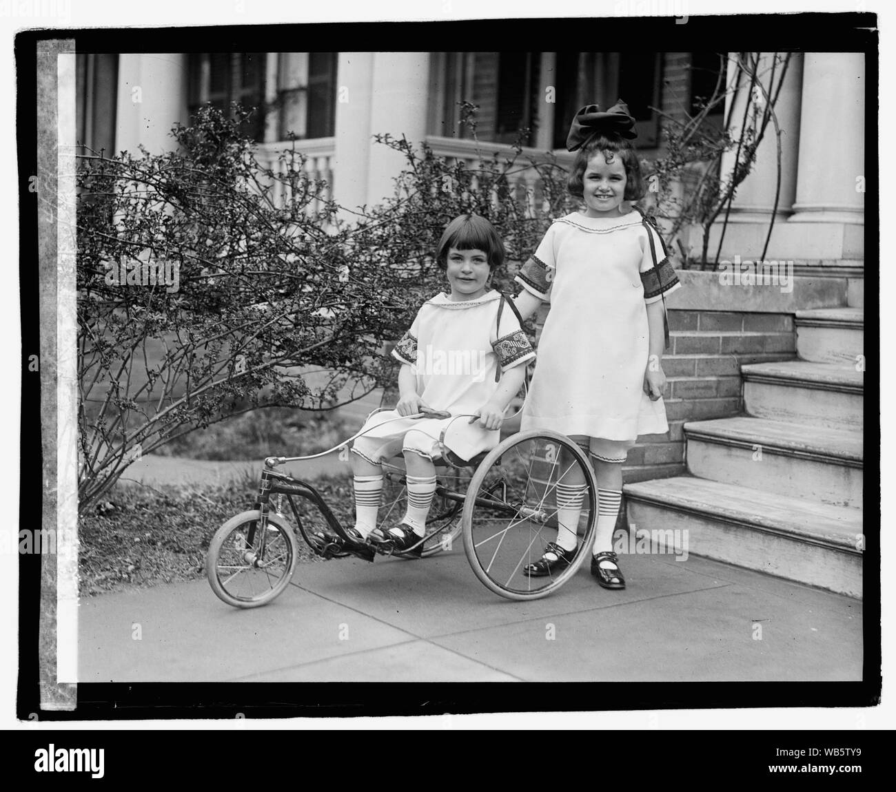 Eve & Dagmar Kuras, 4/8/22 Abstract/medium : National Photo Collection de l'entreprise Banque D'Images