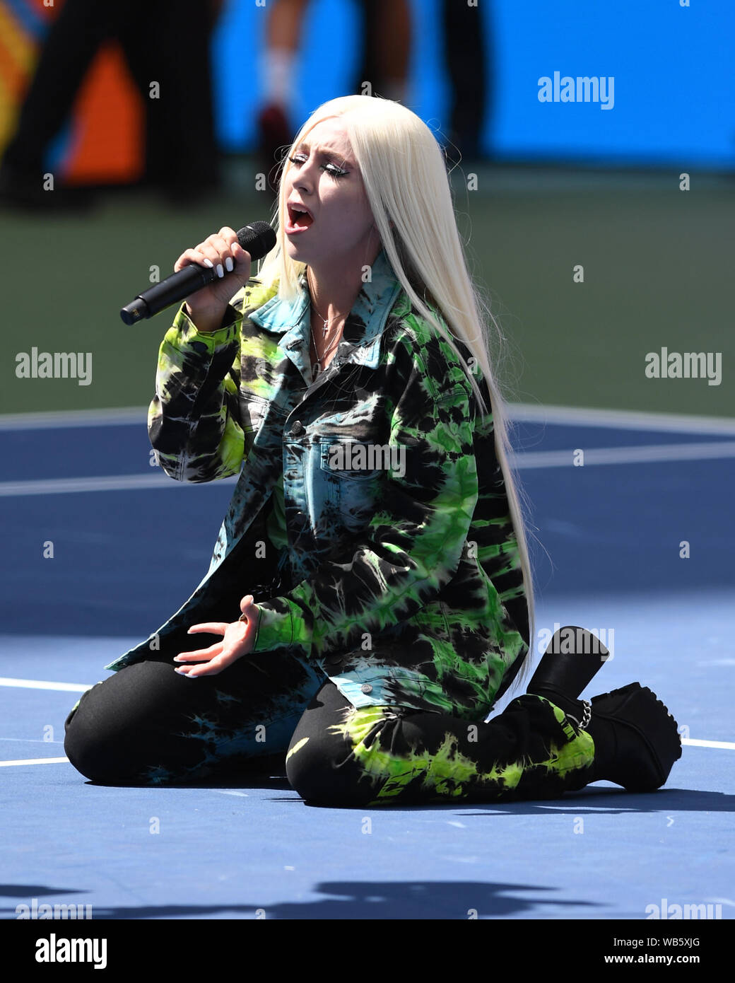Flushing NY, USA. Août 24, 2019. Ava Max effectue au cours d'Arthur Ashe Kids Day à l'USTA Billie Jean King National Tennis Center le 24 août 2019 à Flushing Queens. Credit : Mpi04/media/Alamy Punch Live News Banque D'Images