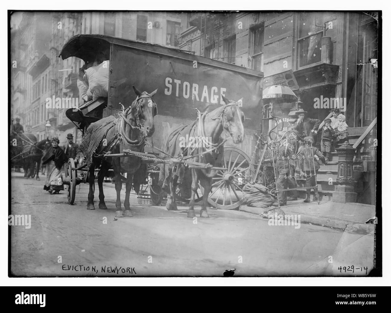 L'expulsion - New York Abstract/moyenne : 1 négatif : vitrage ; 5 x 7 in. ou moins. Banque D'Images